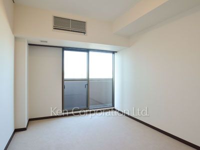 Bedroom ※Photo of the same layout on 8 floor. Decoration and fixture may differ.
