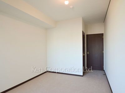 Bedroom ※Photo of the same layout on 8 floor. Decoration and fixture may differ.