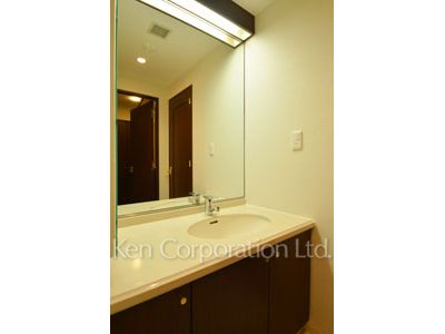 Powder Room ※Photo of the same layout on 8 floor. Decoration and fixture may differ.