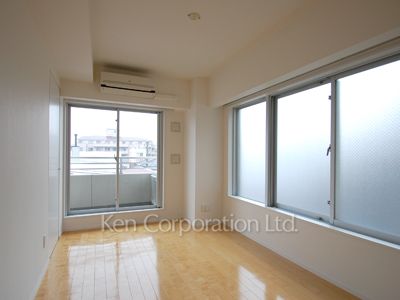 Bedroom ※Photo of the same layout on 3 floor. Decoration and fixture may differ.