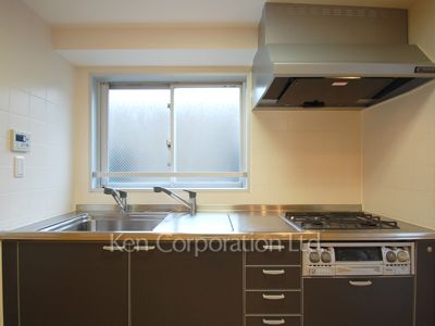 Kitchen ※Photo of the same layout on 3 floor. Decoration and fixture may differ.