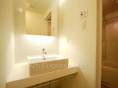 Powder Room ※Photo of the same layout on 3 floor. Decoration and fixture may differ.