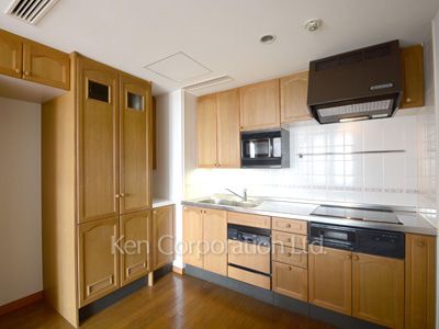Kitchen ※Photo of the same layout on 7 floor. Decoration and fixture may differ.