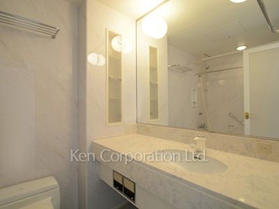 Powder Room ※Photo of the same layout on 7 floor. Decoration and fixture may differ.