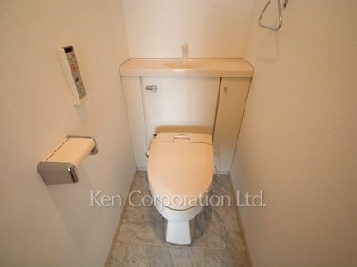 Lavatory ※Photo of the same layout on 7 floor. Decoration and fixture may differ.