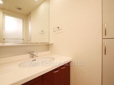 Powder Room ※Photo of the same layout on 3 floor. Decoration and fixture may differ.