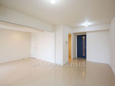 Living-Dining ※Photo of the same layout on 11 floor. Decoration and fixture may differ.