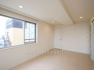 Bedroom ※Photo of the same layout on 11 floor. Decoration and fixture may differ.