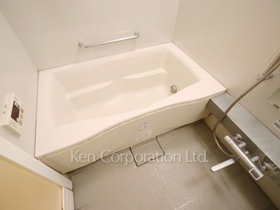 Bath ※Photo of the same layout on 11 floor. Decoration and fixture may differ.