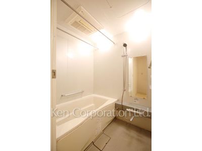 Bath ※Photo of the same layout on 11 floor. Decoration and fixture may differ.