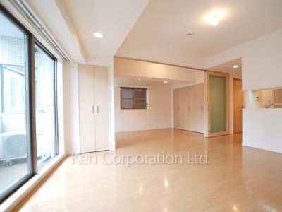 Living-Dining ※Photo of the same layout on 4 floor. Decoration and fixture may differ.