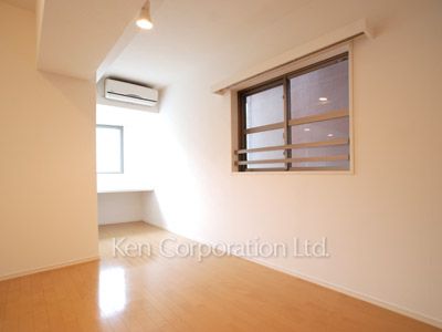 Bedroom ※Photo of the same layout on 4 floor. Decoration and fixture may differ.
