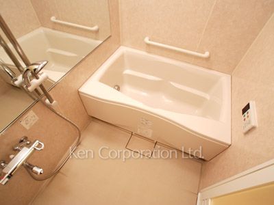 Bath ※Photo of the same layout on 4 floor. Decoration and fixture may differ.