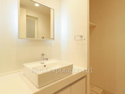 Powder Room ※Photo of the same layout on 3 floor. Decoration and fixture may differ.
