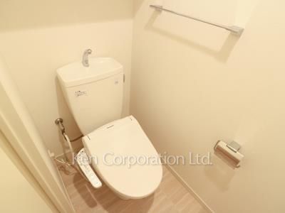 Lavatory ※Photo of the same layout on 3 floor. Decoration and fixture may differ.