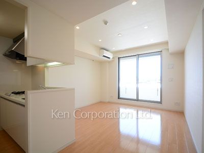 Living-Dining ※Photo of the same layout on 8 floor. Decoration and fixture may differ.