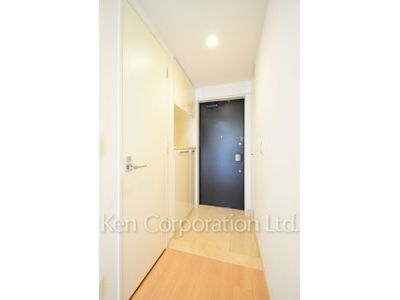 Entrance ※Photo of the same layout on 8 floor. Decoration and fixture may differ.
