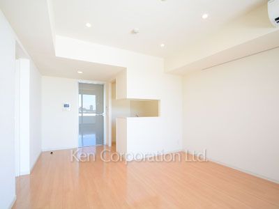 Living-Dining ※Photo of the same layout on 8 floor. Decoration and fixture may differ.