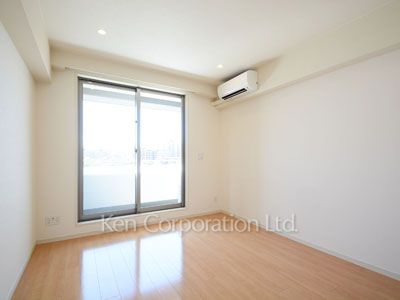 Bedroom ※Photo of the same layout on 8 floor. Decoration and fixture may differ.