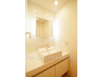Powder Room ※Photo of the same layout on 8 floor. Decoration and fixture may differ.