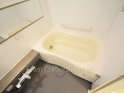 Bath ※Photo of the same layout on 8 floor. Decoration and fixture may differ.