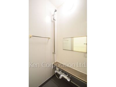 Bath ※Photo of the same layout on 8 floor. Decoration and fixture may differ.