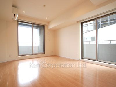 Living-Dining ※Photo of the same layout on 7 floor. Decoration and fixture may differ.