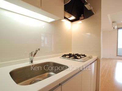 Kitchen ※Photo of the same layout on 7 floor. Decoration and fixture may differ.