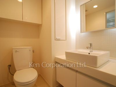 Powder Room ※Photo of the same layout on 7 floor. Decoration and fixture may differ.
