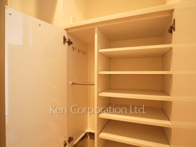 Shoes Closet ※Photo of the same layout on 7 floor. Decoration and fixture may differ.