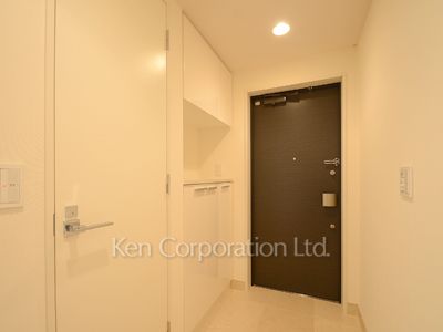 Entrance ※Photo of the same layout on 11 floor. Decoration and fixture may differ.