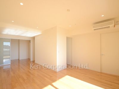 Living-Dining ※Photo of the same layout on 11 floor. Decoration and fixture may differ.