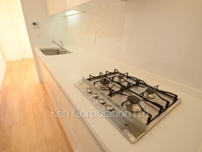 Kitchen ※Photo of the same layout on 11 floor. Decoration and fixture may differ.