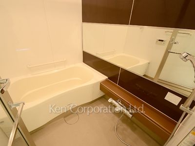 Bath ※Photo of the same layout on 11 floor. Decoration and fixture may differ.
