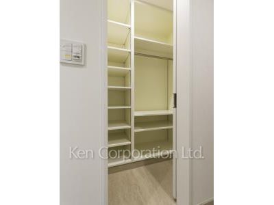 Shoes-In Closet ※Photo of the same layout on 6 floor. Decoration and fixture may differ.
