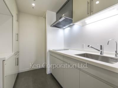Kitchen ※Photo of the same layout on 6 floor. Decoration and fixture may differ.