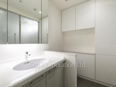 Powder Room ※Photo of the same layout on 6 floor. Decoration and fixture may differ.