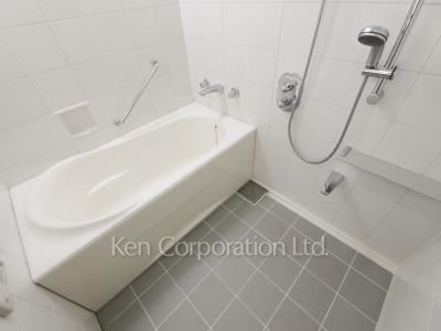 Bath ※Photo of the same layout on 6 floor. Decoration and fixture may differ.
