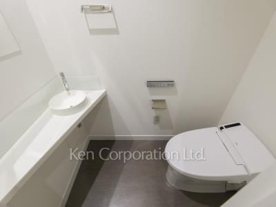 Lavatory ※Photo of the same layout on 6 floor. Decoration and fixture may differ.