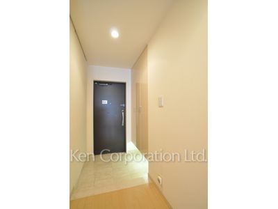 Entrance ※Photo of the same layout on 6 floor. Decoration and fixture may differ.
