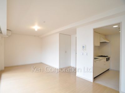 Living-Dining ※Photo of the same layout on 6 floor. Decoration and fixture may differ.