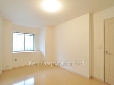 Bedroom ※Photo of the same layout on 6 floor. Decoration and fixture may differ.