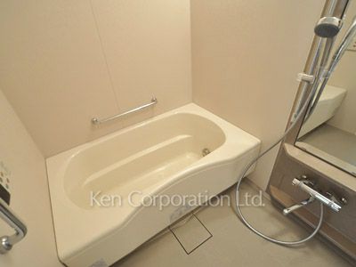 Bath ※Photo of the same layout on 8 floor. Decoration and fixture may differ.