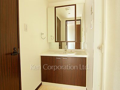 Powder Room ※Photo of the same layout on 19 floor. Decoration and fixture may differ.