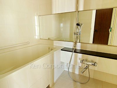 Bath ※Photo of the same layout on 19 floor. Decoration and fixture may differ.