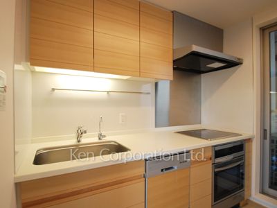Kitchen ※Photo of the same layout on 11 floor. Decoration and fixture may differ.