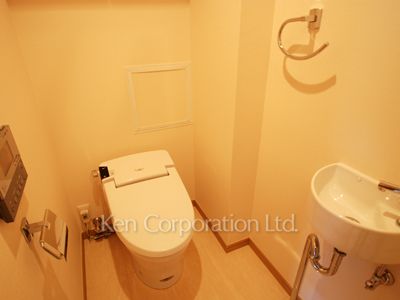 Lavatory ※Photo of the same layout on 11 floor. Decoration and fixture may differ.