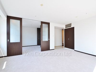 Living-Dining ※Photo of the same layout on 12 floor. Decoration and fixture may differ.
