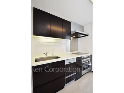 Kitchen ※Photo of the same layout on 12 floor. Decoration and fixture may differ.