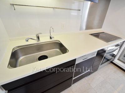 Kitchen ※Photo of the same layout on 12 floor. Decoration and fixture may differ.